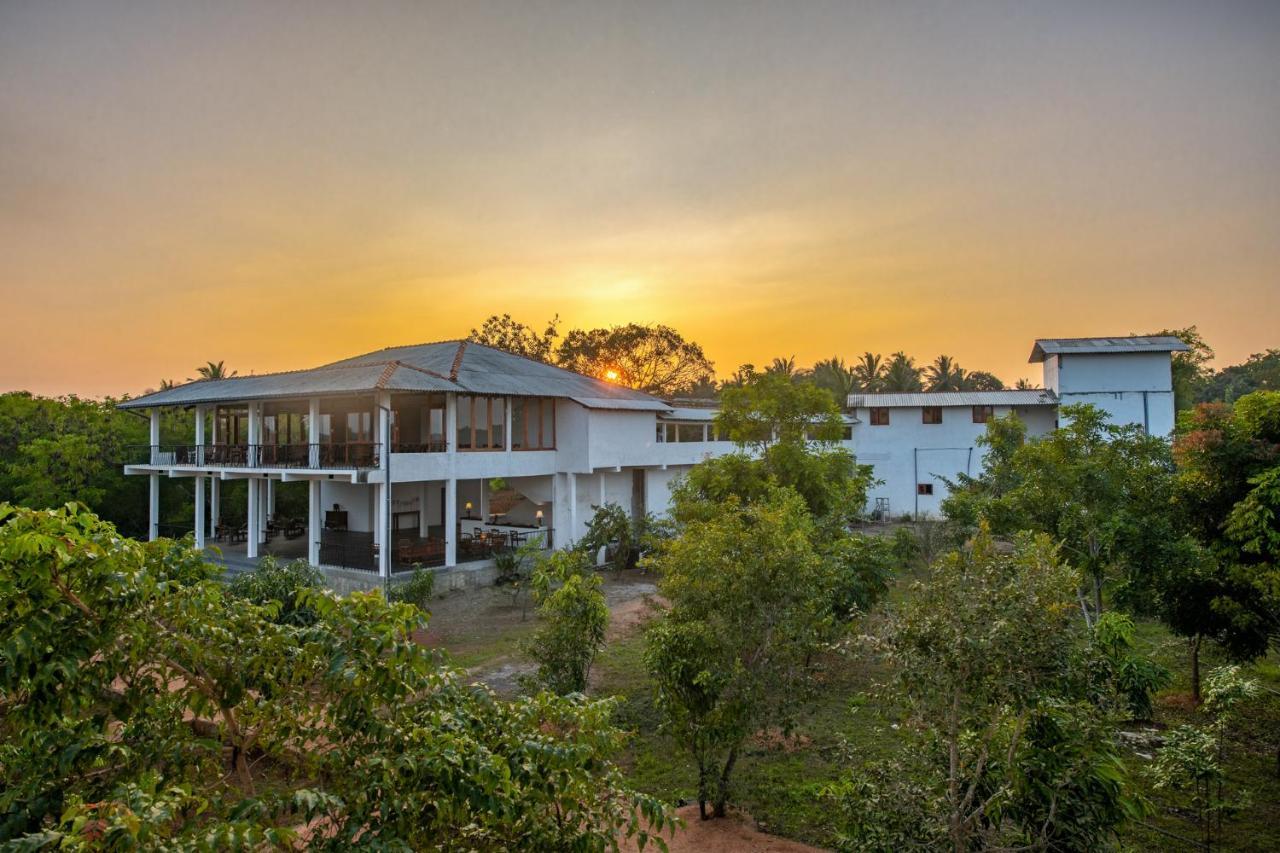 Ceylon Breeze Sigiriya Hotel Exterior photo