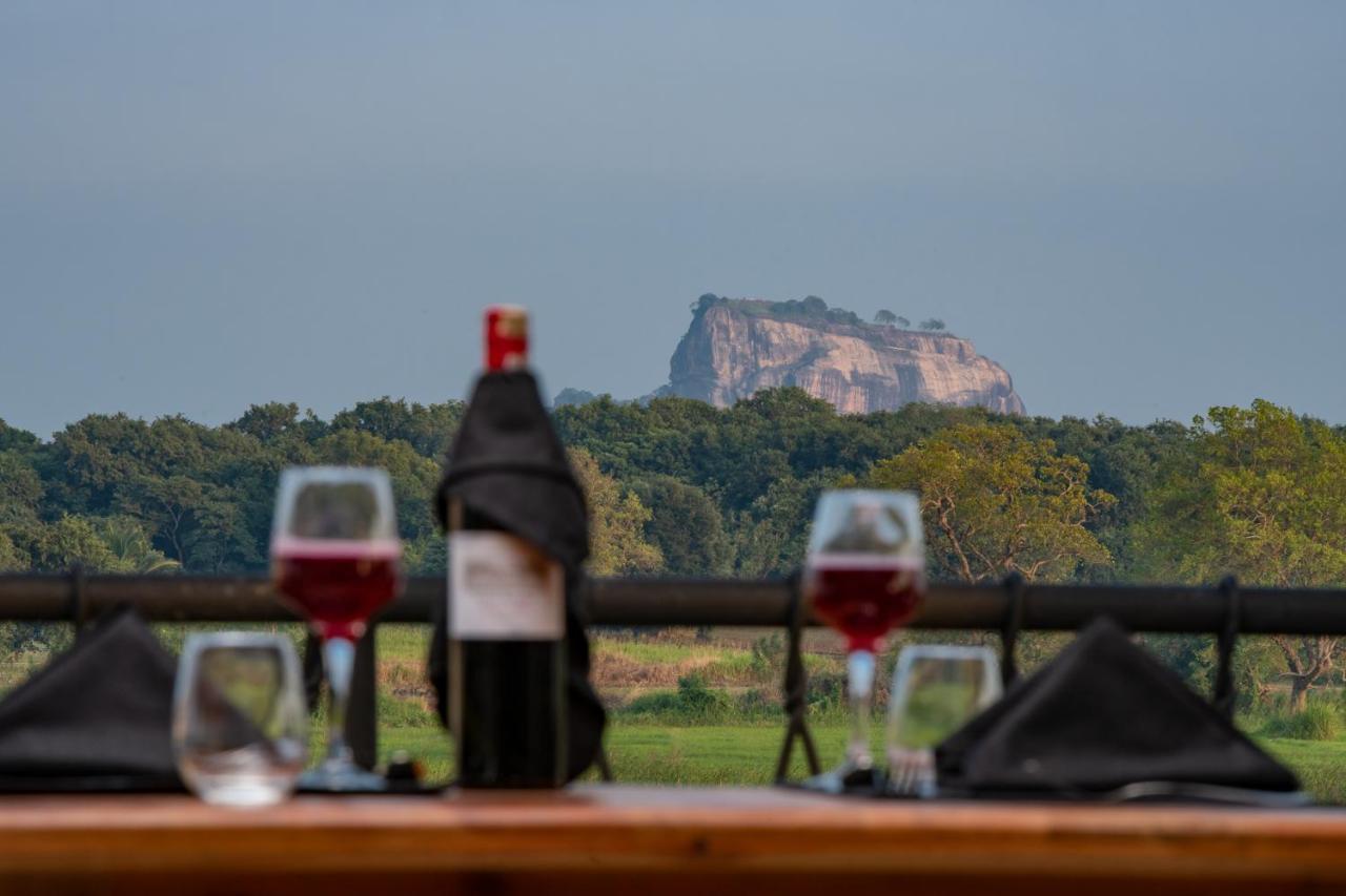 Ceylon Breeze Sigiriya Hotel Exterior photo